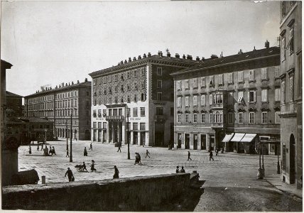 Piazza Caserma, Triest (BildID 15606110)