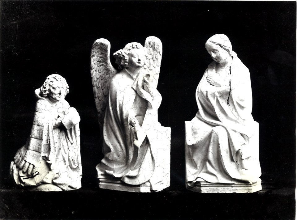 Photographs of three figures Cuypershuis 0687a (029)