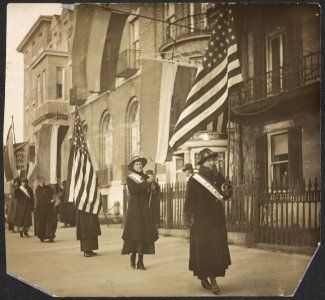 Picket line-- Feb. 14, 1917 160018v photo