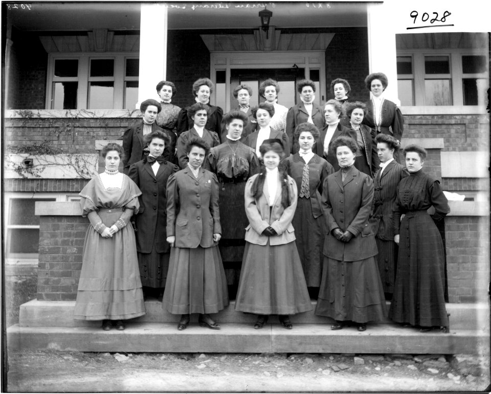 Pierian Literary Society group portrait 1908 (3199632399)