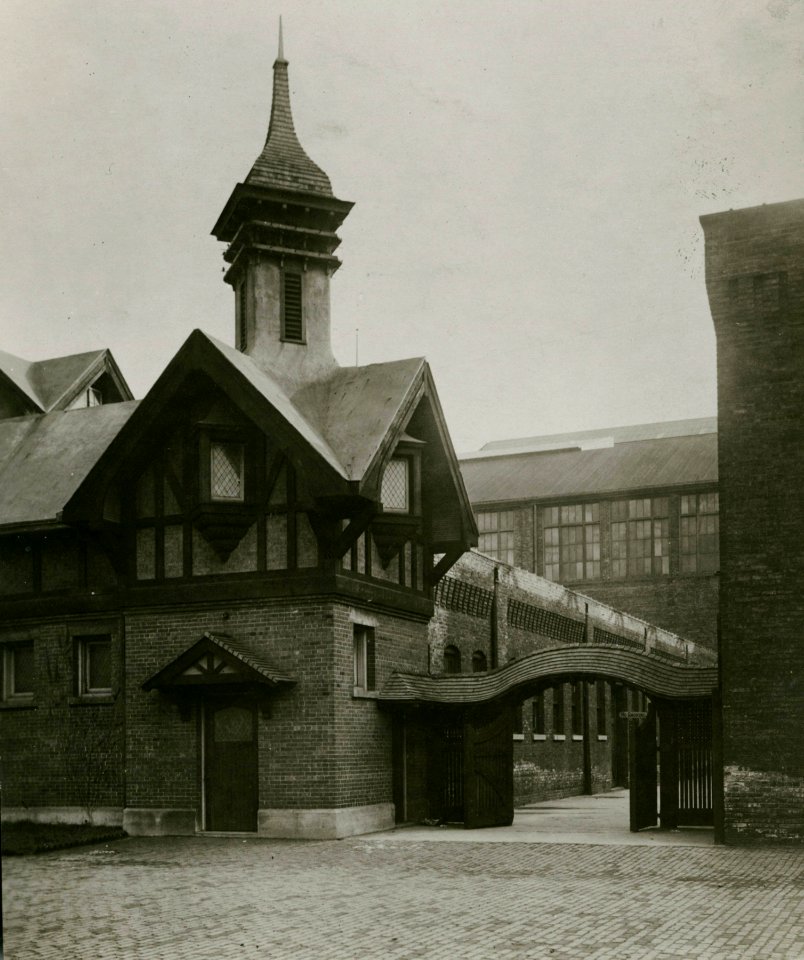 Pigeon House, Stock Yard Inn, Chicago, early 20th century (NBY 825)
