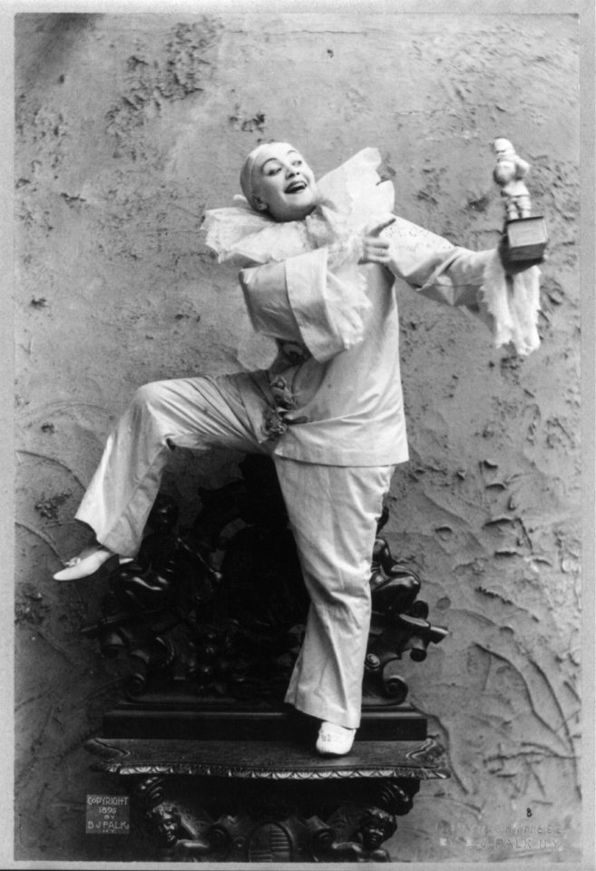 Pilar Morin as clown-mime- full lgth., standing on left foot, facing right LCCN2003662116