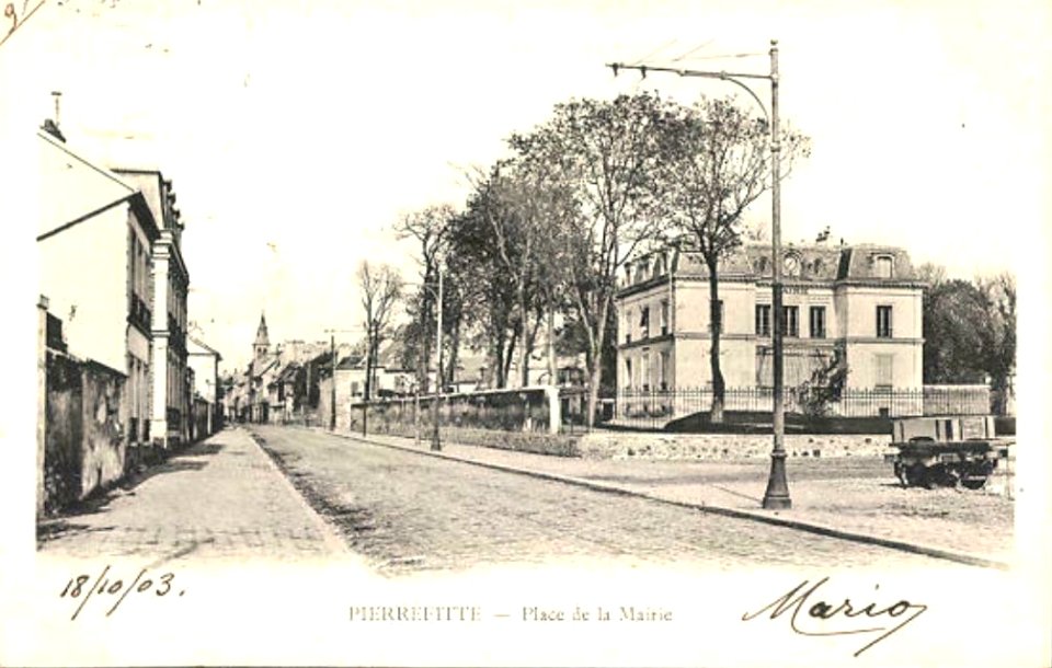 Pierrefitte.Place de la Mairie