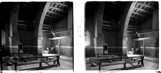Pila baptismal a l ' interior de l'església de Santa Maria de Mijaran