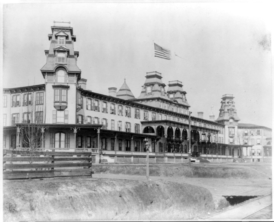 Piney Woods Hotel, Thomasville, Georgia, full front view LCCN2002711529