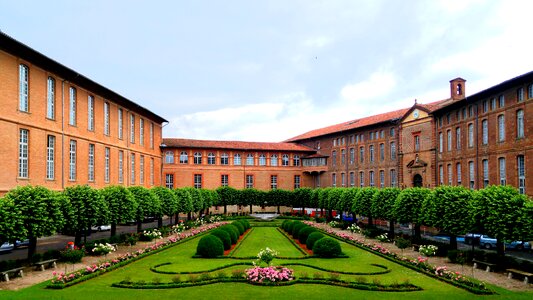 Building toulouse courtyard photo