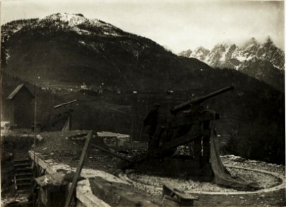 Pieve di Cadore, Fliegerabwehrkanone auf einem Werk. (BildID 15416430)