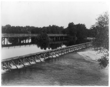Pioneer canal weir and county bridge on Kern river. Kern County, Cal. LCCN2016652692