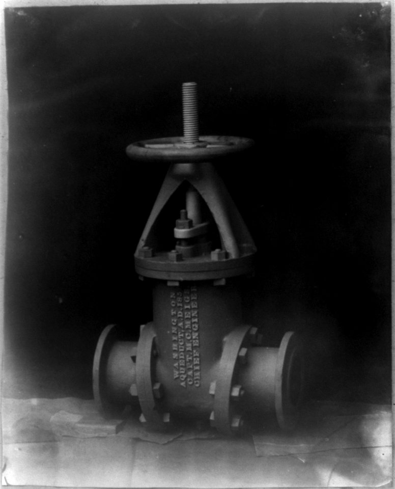 Pipe valve for the Washington Aqueduct LCCN2009631493