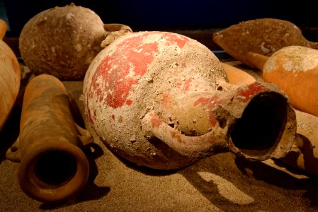 Pipes and amphoras from Levanzo I shipwreck