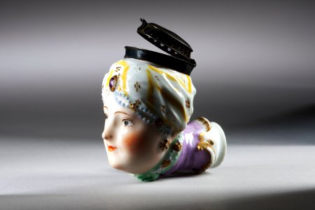 Piphuvud av porslin gjord 1743 - Hallwylska museet - 93911