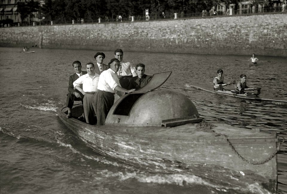 Piragüismo en el río Urumea a la altura de puente de María Cristina (8 de 8) - Fondo Car-Kutxa Fototeka