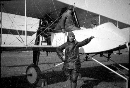 Piloten mit ihrem Flugzeug Typ Schneider - CH-BAR - 3236773