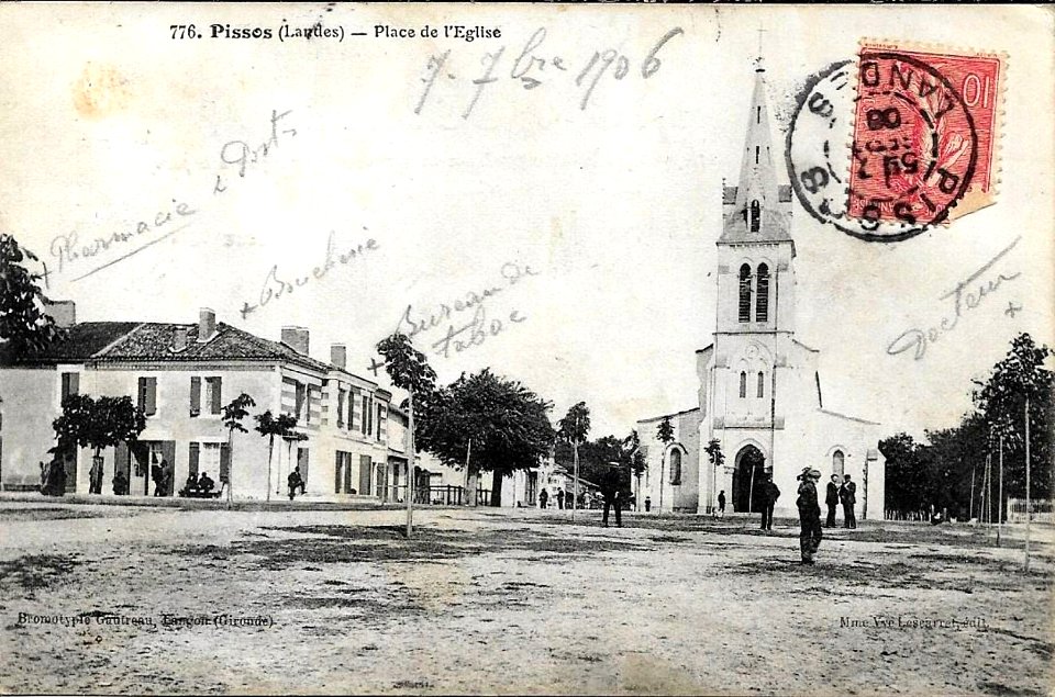 Pissos (Landes) - Place de l’église 3