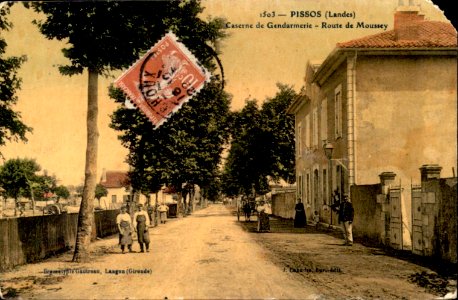 Pissos (Landes) - route de Moustey et Gendarmerie 1a