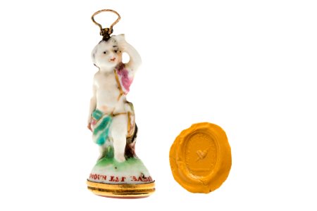 Pitschaft av porslin i form av en amorin, 1700-tal - Hallwylska museet - 110337