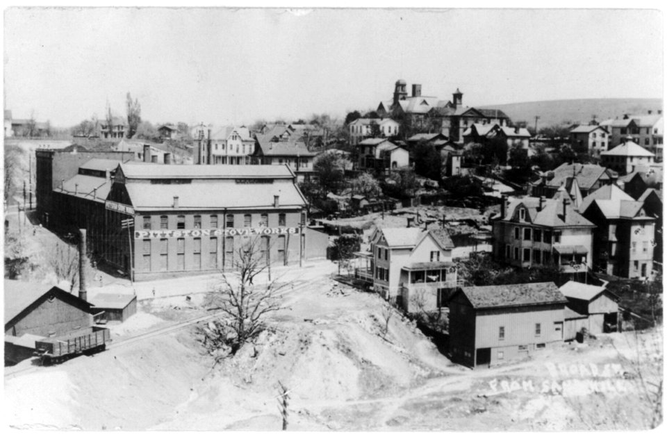 Pittston, Pa., with Pittston Stove Works in left center LCCN2002706046