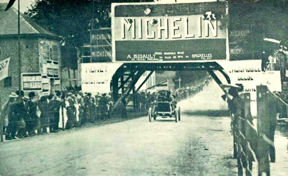 Publicité Michelin au Circuit des Ardennes 1905 (pilote Hémery, le futur vainqueur)