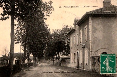 Pissos (Landes) - route de Moustey et Gendarmerie 3