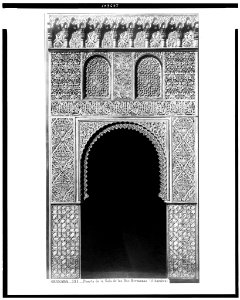 Puerta de la Sala de las Dos Hermanas (Alhambra) LCCN94512085