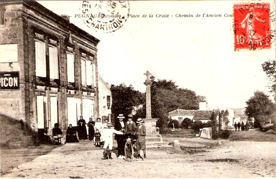 Pugnac - Place de la croix