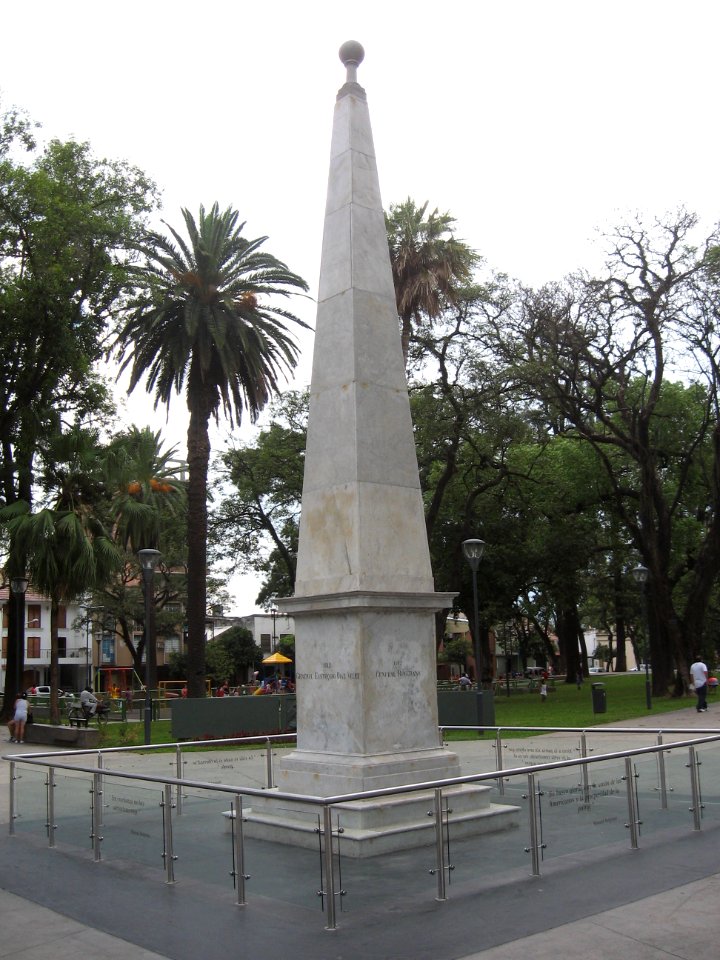 Piramide Plaza Belgrano