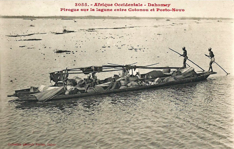 Pirogue sur la lagune entre Cotonou et Porto-Novo