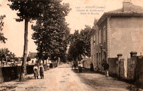 Pissos (Landes) - route de Moustey et Gendarmerie 1b