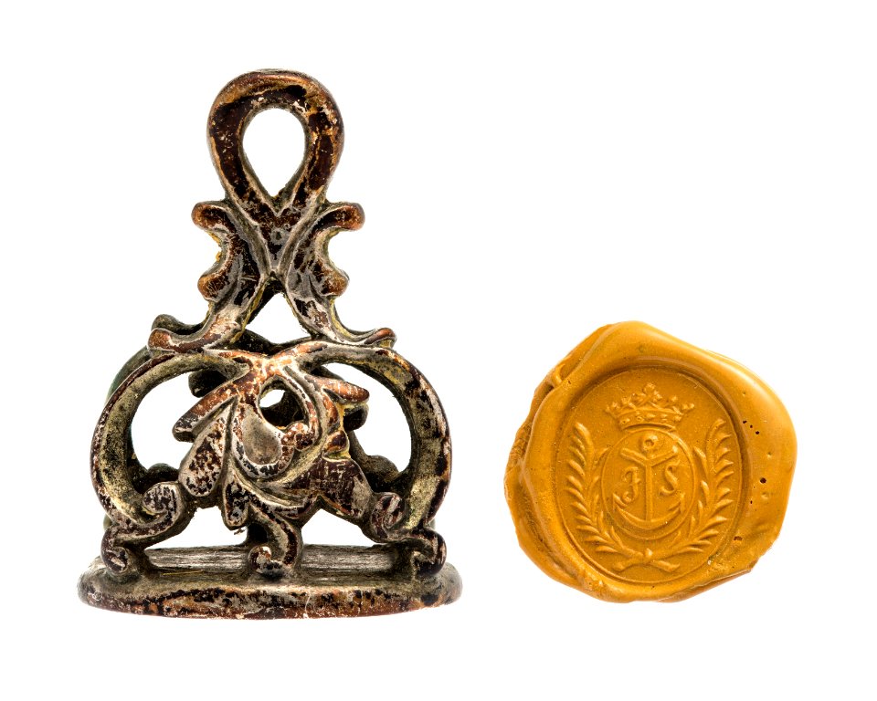 Pitschaft i silver med graverad vapensköld, 1700-tal - Hallwylska museet - 110329