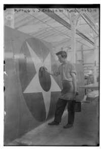 Putting U.S. Emblem on plane LCCN2014705174
