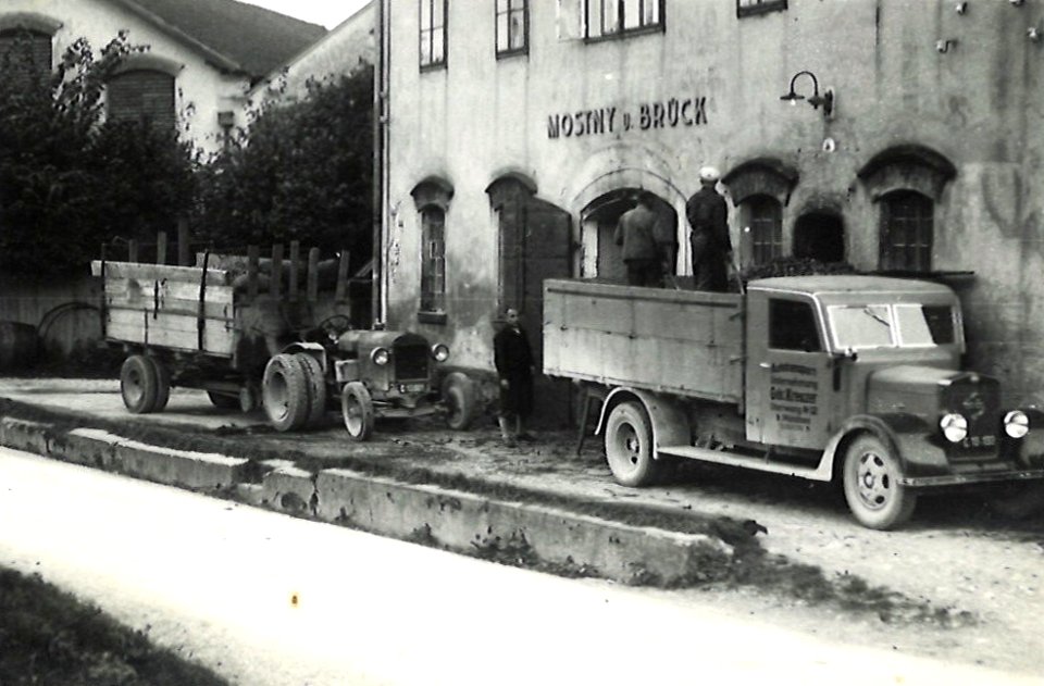 Puchheim Likörfabrik Mostny und Brück beim Obst ausladen 1937
