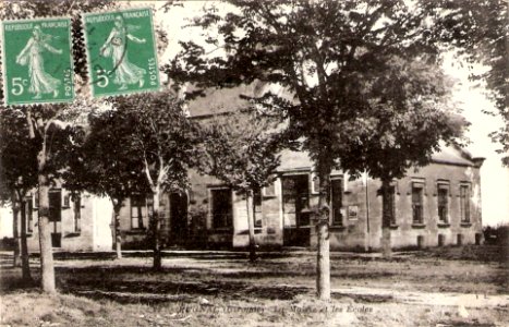 Pugnac - Mairie et écoles photo