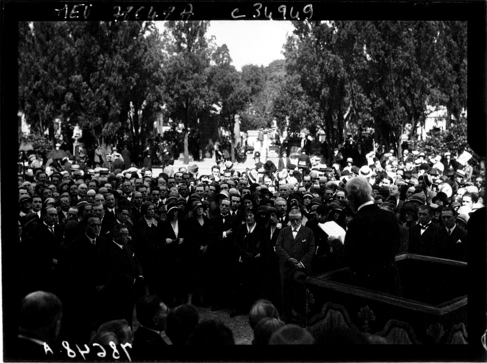 Père Lachaise - obsèques de Silvain - les discours (Btv1b9049067c f1)