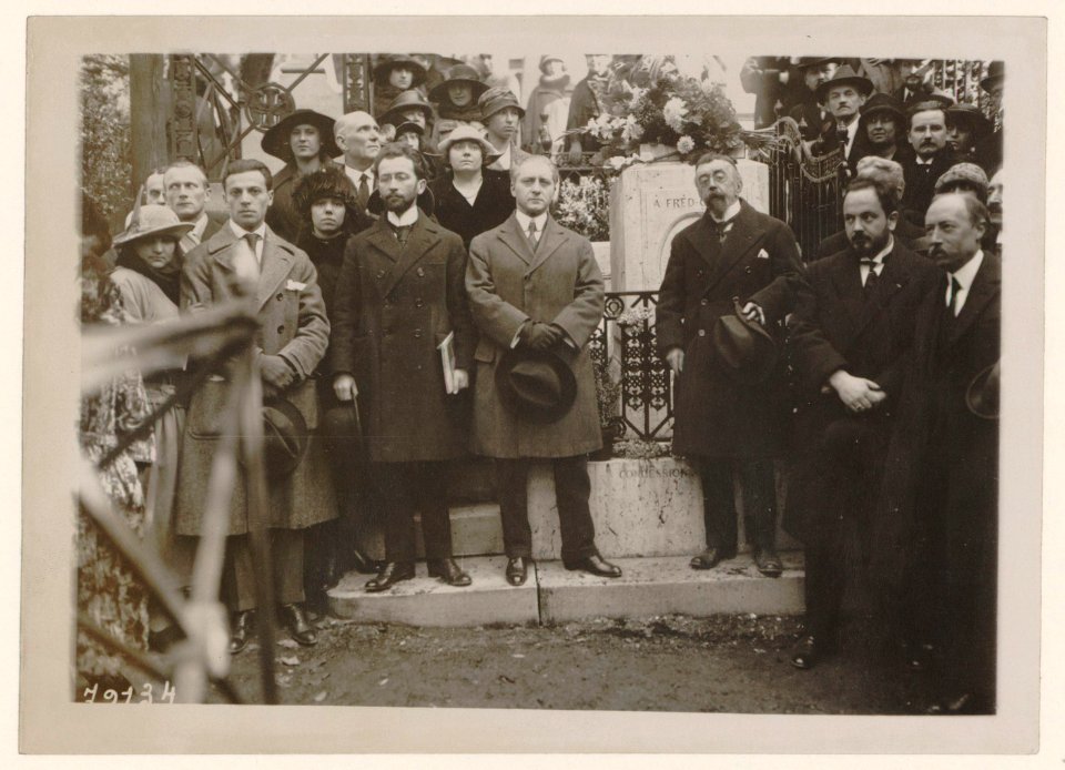 Pèlerinage sur la tombe de Chopin au Père-Lachaise 05