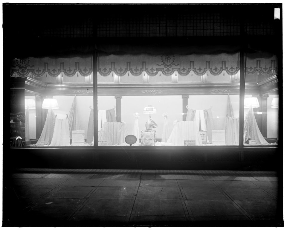 QUAKER LACE COMPANY. WINDOW DISPLAY LCCN2016861611