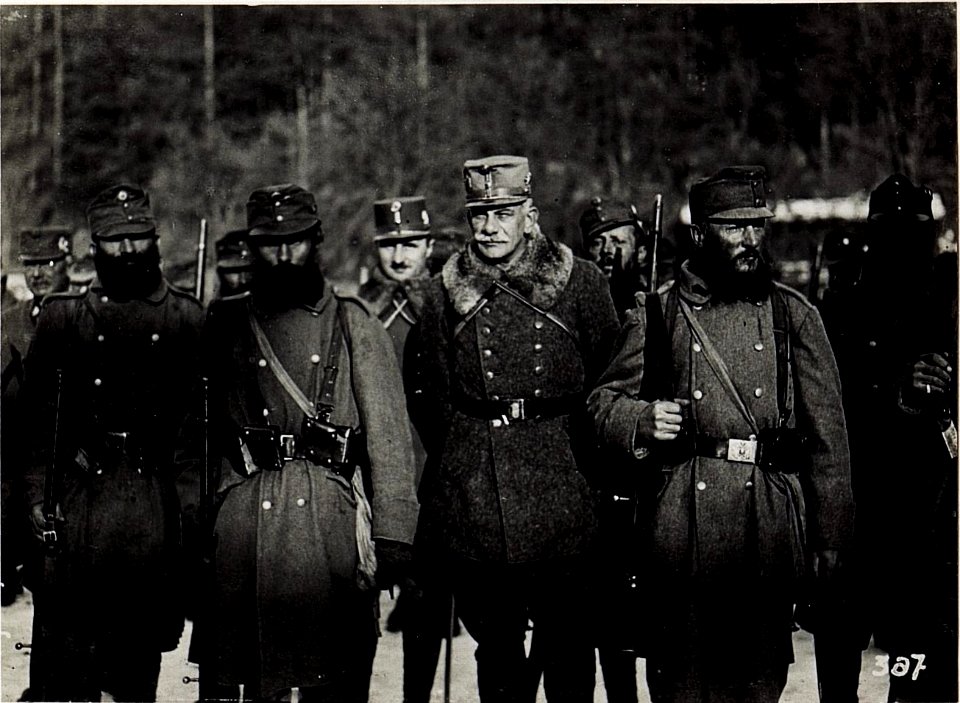 Pustertal, Exzellenz von Roth unter den Standschützen von Passeier. (BildID 15580477)