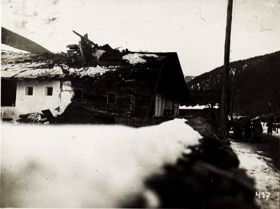 Pustertal, italienischer 30,5cm Volltreffer in einem Haus in Alt - Toblach. (BildID 15580316)