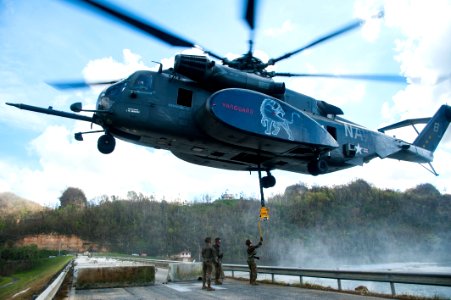 Quebradillas, Puerto Rico (Oct. 7, 2017) MH-53E Sea Dragon