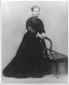 Queen Emma of Hawaii, photograph by H. L. Chase (PP-96-4-006)
