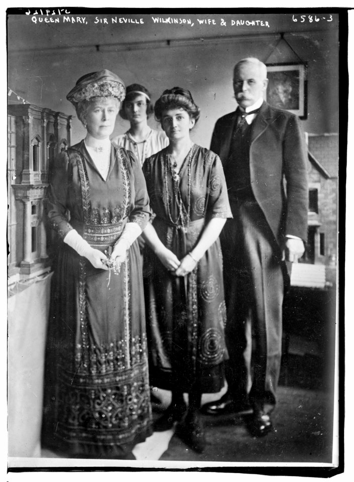 Queen Mary, Sir Neville Wilkinson, wife & dau. LCCN2014719386