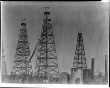 Queen of Waco gusher (Spindletop, Beaumont, Port Arthur, and vicinity, Texas - oil industry). LCCN2010649513