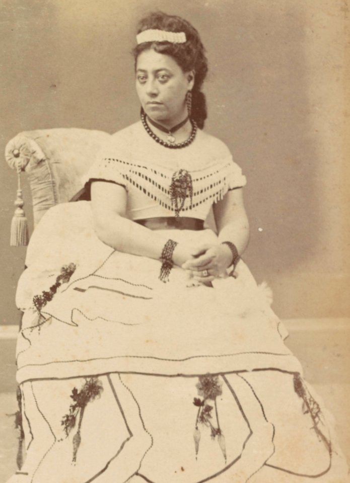 Queen Emma of Hawaii in 1880 detail, from- Hawaii album, p. 31, portraits of the Hawaiian royal family and others LCCN2016651987 (cropped)