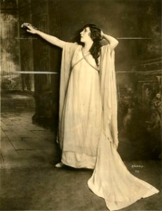 Queena Mario, opera singer (SAYRE 6137)