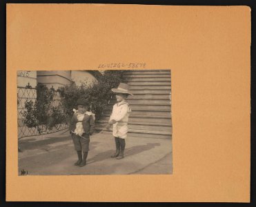Quentin (Roosevelt) and Roswell Pinckney at play LCCN2001704022
