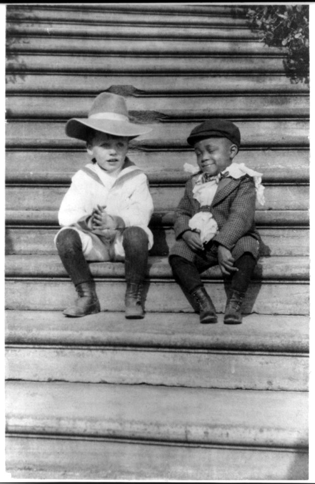 Quentin Roosevelt and Roswell Newcomb Pinckney seated on steps LCCN2001703926