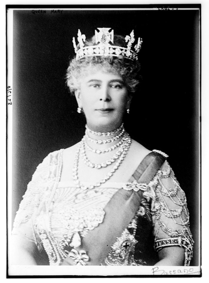 Queen Mary LCCN2014716428
