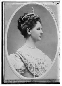 Queen of Holland, cameo portrait LCCN2014683528