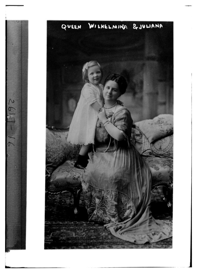 Queen Wilhelmina & Juliana LCCN2014692345