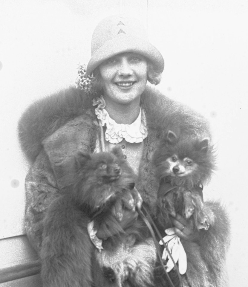 Queenie Thomas LCCN2014718967 (cropped)