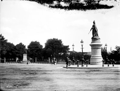 Queens Statue, entrance to Hyde Park, Sydney from The Powerhouse Museum Collection